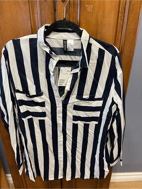 H&M black and White Vertical Stripe Button-Up Blouse